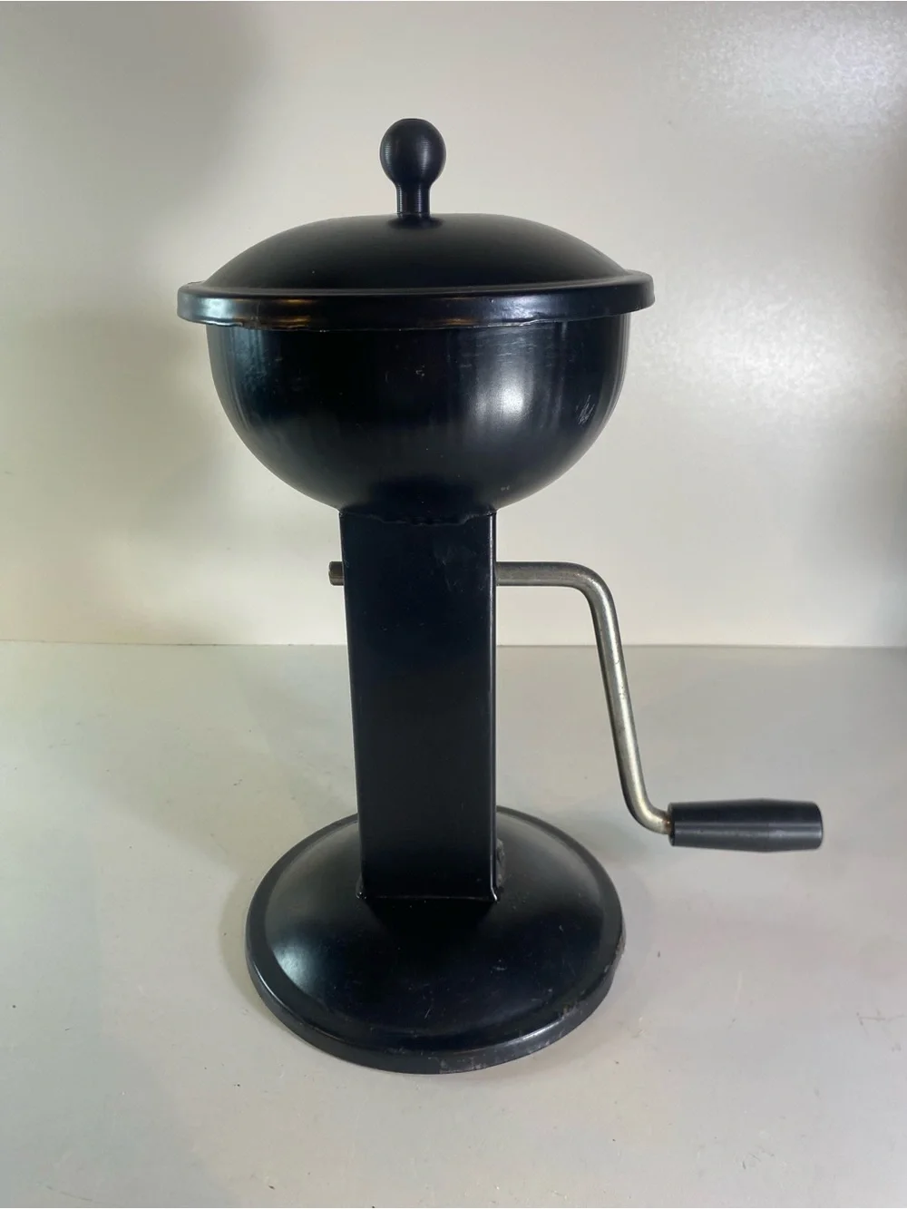 Uzman Hazelnut Hand Crank Black Metal  Nutcracker Adjustable Crush